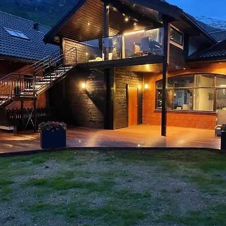 3, Penthouse. *