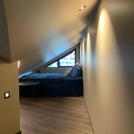 3, Penthouse. * Olden