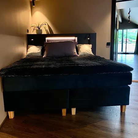 3, Penthouse. * Olden