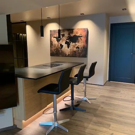 3, Penthouse. Apartment *
