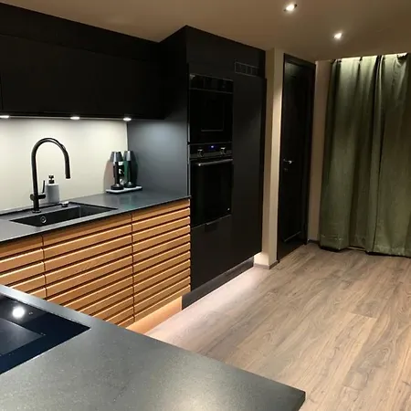3, Penthouse. Olden