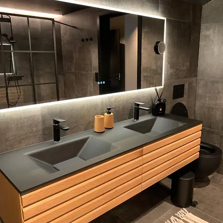 3, Penthouse. *